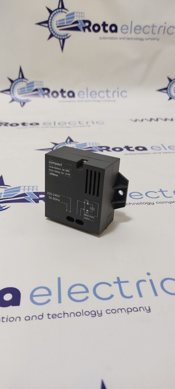 COMPACT TIME DELAY FOR UVR